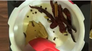 Tender mutton jhal farezi cooked with capsicum, onions, tomatoes, and whole spices